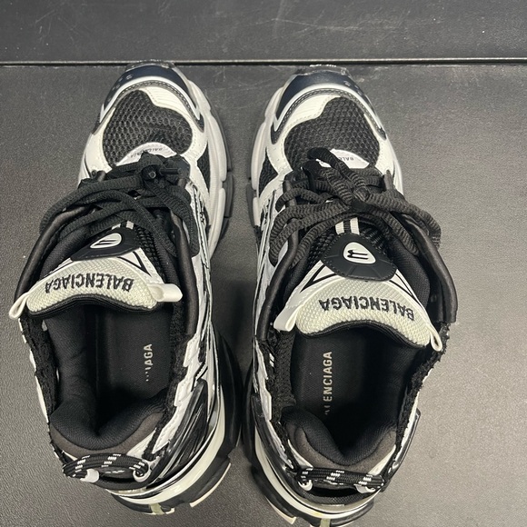 Balenciaga Black and White Running Shoes - Picture 4 of 7